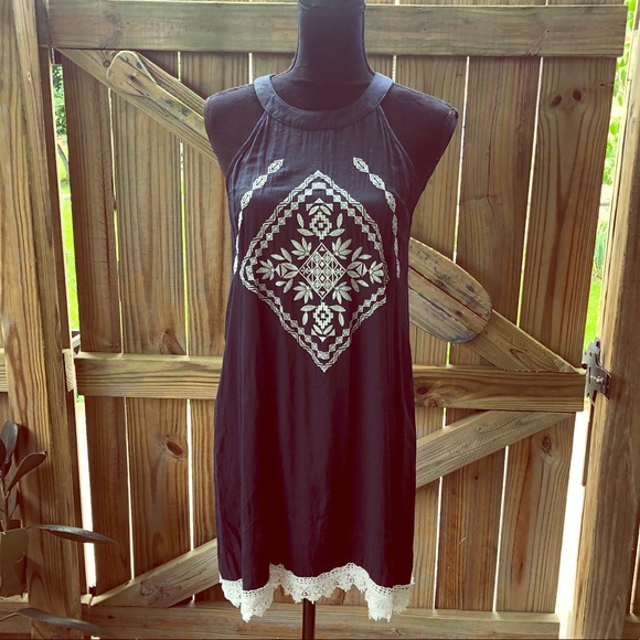 Sweet Wanderer Dresses & Skirts - Sweet Wanderer Navy & White Sleeveless Shift Dress